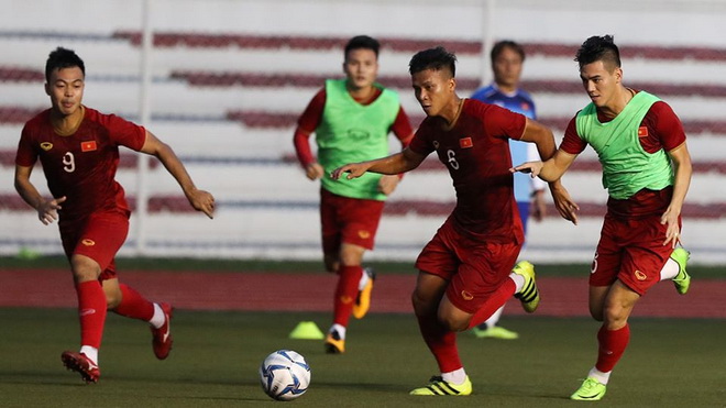 Tin bóng đá SEA Games 30 ngày 25/11: Bùi Tiến Dũng là thủ môn số 1, U22 Thái Lan sốc vì sân tập quá tệ