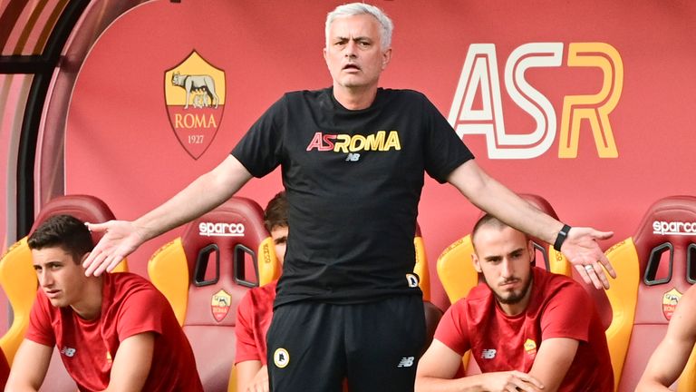 Bóng đá hôm nay 16/7: MU sắp nổ thương vụ kép. Mourinho ra mắt ấn tượng tại Roma