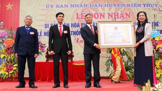 Hội Minh Thề 'chống tham nhũng, không phạm của công' đón bằng di sản