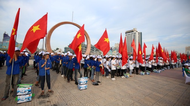 Hơn 1.000 thanh niên tham dự lễ ra quân chiến dịch 'Biển Việt Nam xanh'
