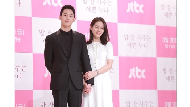 Jung Hae In điềm tĩnh trong cơn lốc 'Chị đẹp'