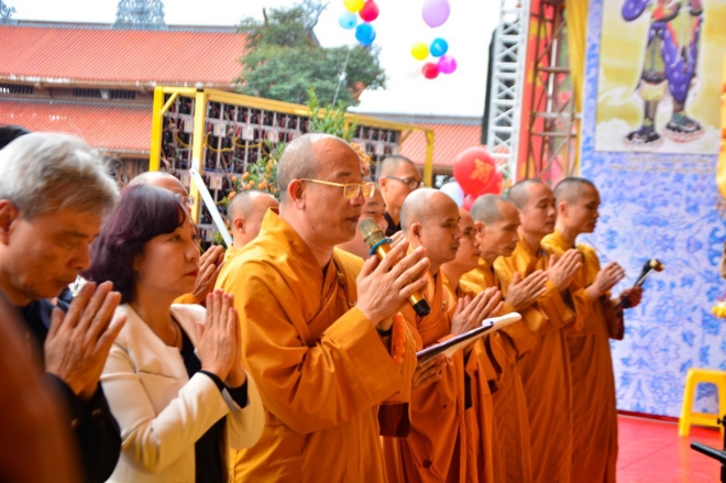 Chùa Ba Vàng, Vong báo oán chùa Ba Vàng, Chùa Ba vàng gọi vong, Vong báo oán, phạm thị yến chùa ba vàng, livestream chùa ba vàng, trực tiếp chùa ba vàng, gọi vong