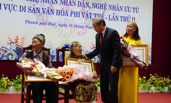 Thừa Thiên - Huế: Vinh danh các nghệ nhân có cống hiến xuất sắc