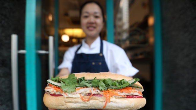 Bánh mì Việt Nam: Báo nước ngoài ca ngợi 'siêu bánh mì'