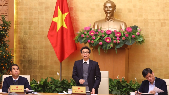  Phó Thủ tướng Vũ Đức Đam đề nghị rút giấy phép kinh doanh các hiệu thuốc tăng giá khẩu trang