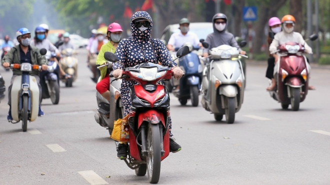 Nắng nóng ở Bắc Bộ và Trung Bộ kéo dài trong nhiều ngày tới