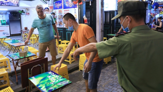 Dịch COVID-19: Có thêm ca mắc mới trong cộng đồng, Hà Nội yêu cầu thực hiện nghiêm quy định về giãn cách