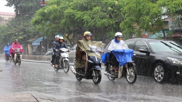 Miền Bắc có mưa rào, Nam Bộ ngày nắng nóng, chiều tối mưa dông