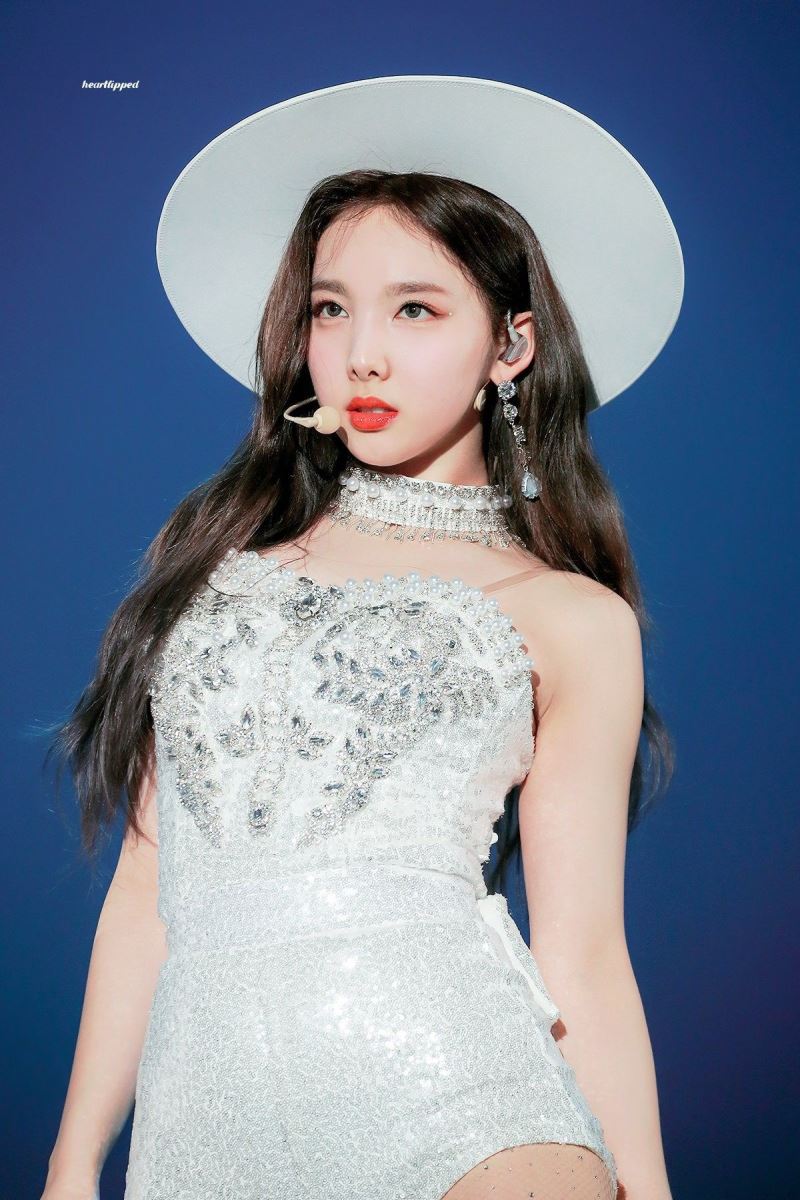 TWICE Nayeon, Top 8 trang phục đẹp nhất, Trang phục của Nayeon (TWICE), cách ăn mặc của Nayeon, gu thời trang của TWICE