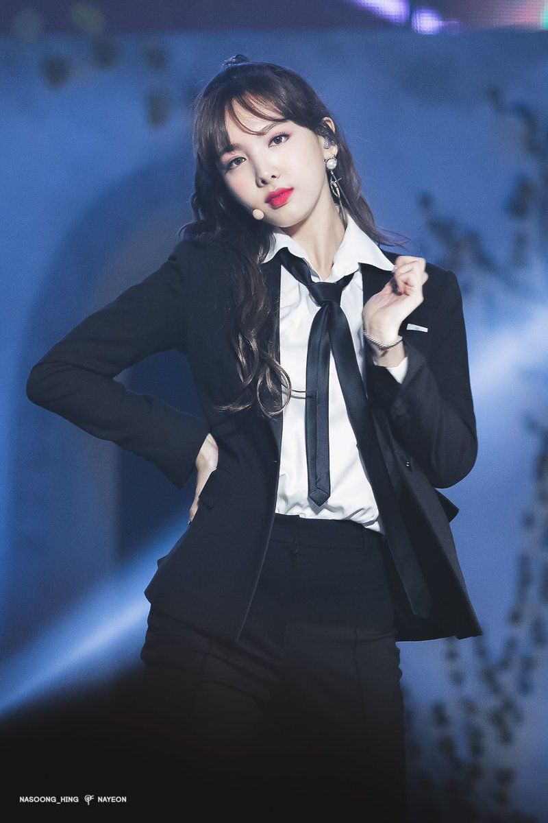 TWICE Nayeon, Top 8 trang phục đẹp nhất, Trang phục của Nayeon (TWICE), cách ăn mặc của Nayeon, gu thời trang của TWICE