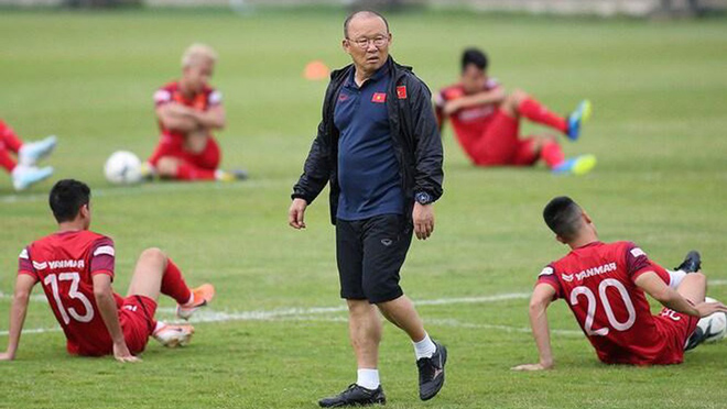 HLV Park Hang Seo và bài toán AFF Cup hay vòng loại World Cup?