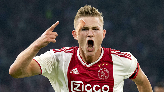 Phải chọn MU hoặc Barca: De Ligt giữa ngã tư đường