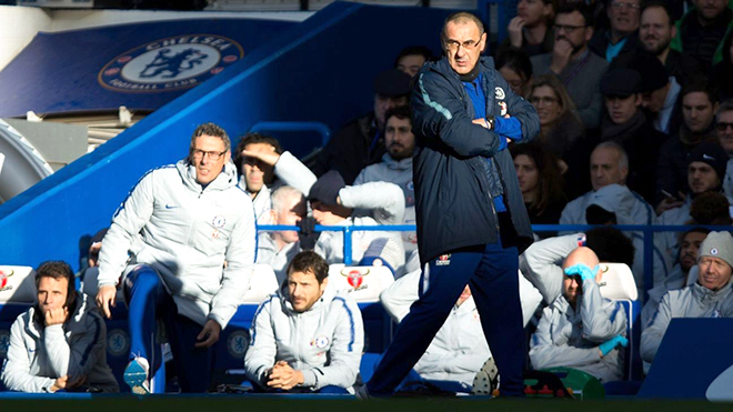 Sarri vẫn chưa thể yên ổn ở Chelsea