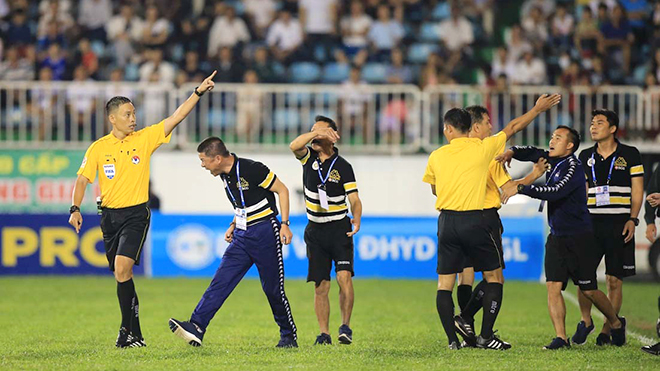 'Nội chiến' U23 Việt Nam che mờ tất cả tại vòng tứ kết Cúp QG - Sư tử trắng 2018