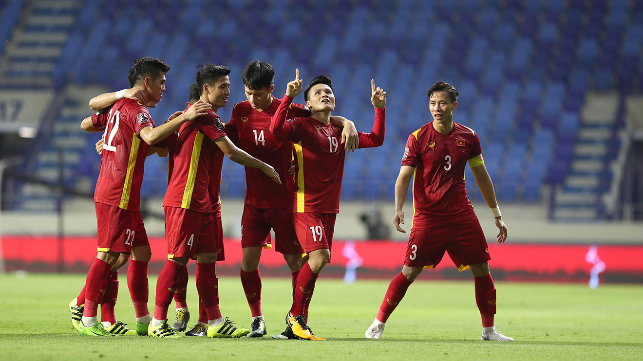 HLV Hoàng Văn Phúc: 'Hãy cổ vũ cho Quang Hải'