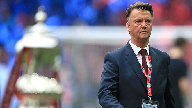 Cuộc chiến bên ngoài sân cỏ của Louis van Gaal