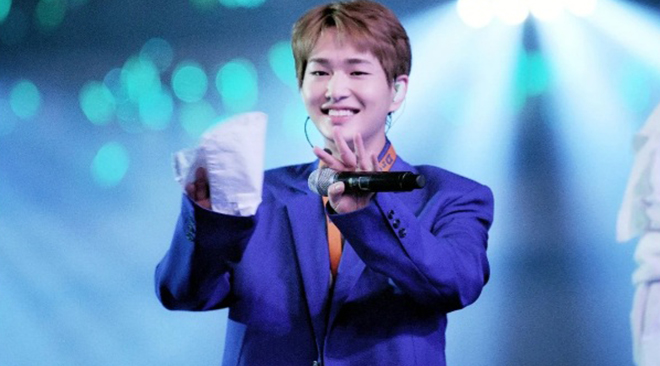 Nghi vấn Onew của SHINee tự cứa cổ tay qua nhiều bức ảnh