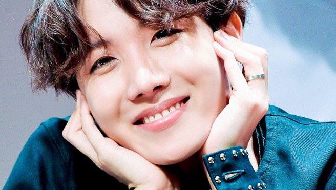 Ngắm J-Hope BTS trong những bộ trang phục vừa ‘sang chảnh’ vừa ‘khác người’