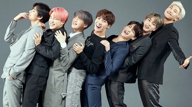 BTS là  ‘đội hình trong mơ’ với bộ ảnh chân dung gia đình mới dành cho Festa 2019