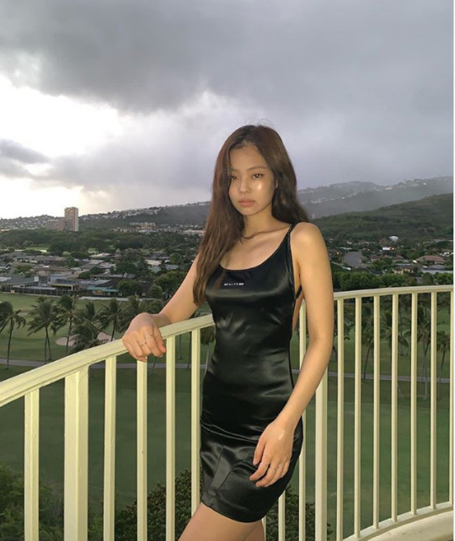 Order] Váy hoạ tiết ôm body Jennie Black Pink | Shopee Việt Nam