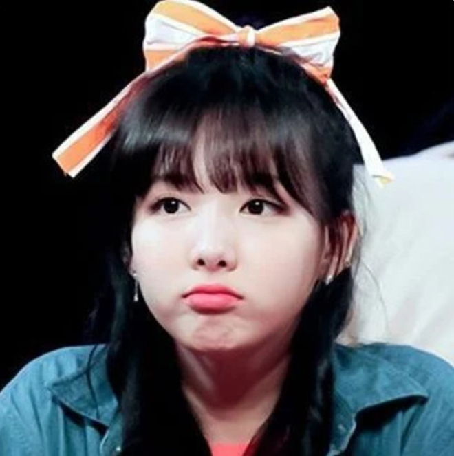 Twice, Nayeon, Đồng hồ thông minh, Kẻ theo lén, Josh, TWICE