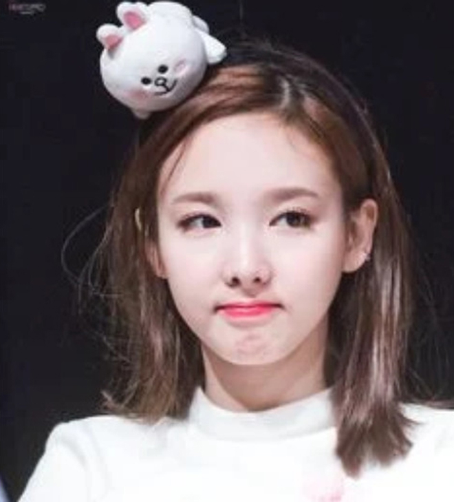 Twice, Nayeon, Đồng hồ thông minh, Kẻ theo lén, Josh, TWICE