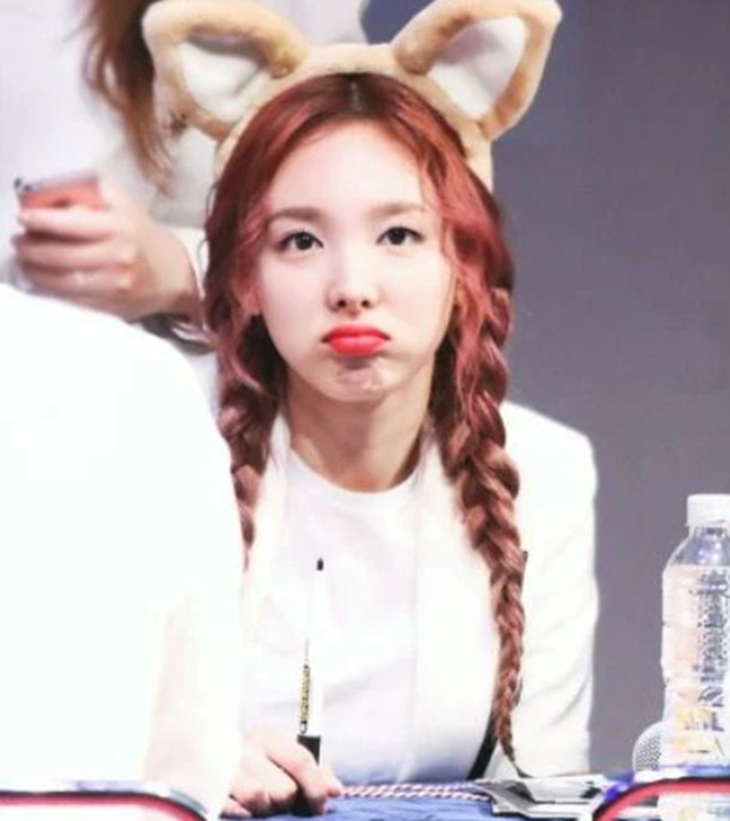 Twice, Nayeon, Đồng hồ thông minh, Kẻ theo lén, Josh, TWICE