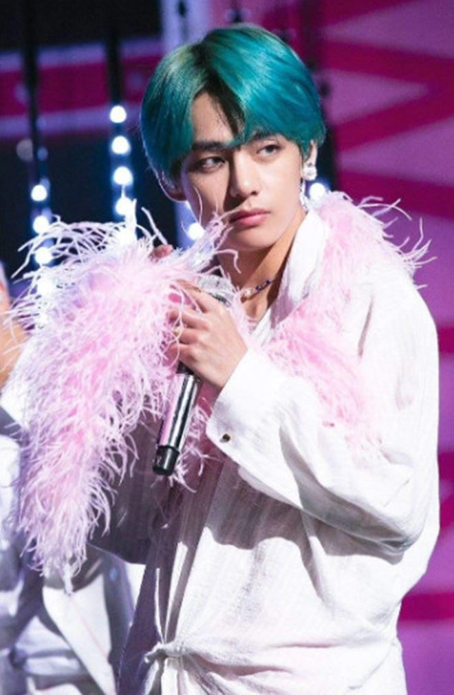 BTS, Bts, V BTS, Trang phục phi giới tính, Chanel, Fendi, Boy with Luv, bts