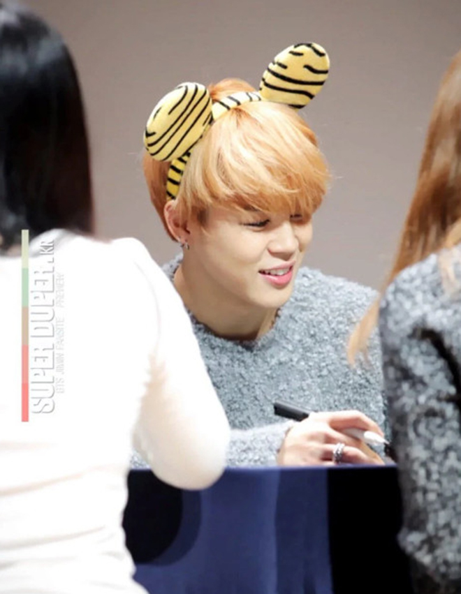 BTS, Bts, Jimin đeo bờm, jimin bts, Jimin cute, Rilakkuma, Jimin mochi, bts