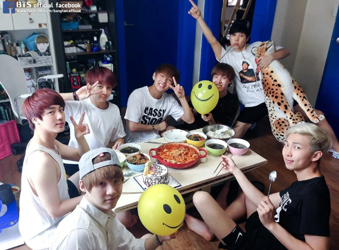 BTS, FESTA 2020, Tiệc sinh nhật BTS, Jungkook, Jin, J-Hope, Jimin, V BTS