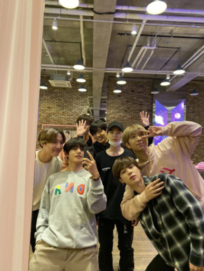 BTS, Jungkook, Jungkook ảnh tự sướng, Jungkook selfie, Jimin, RM BTS, J-Hope