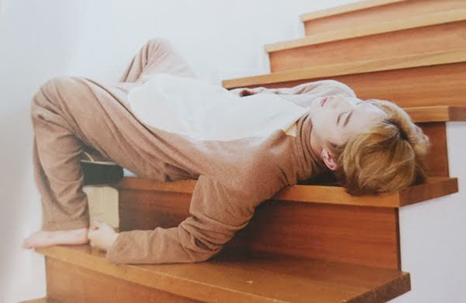 BTS, Jimin, Thói quen khi ngủ của Jimin, Jimin có thói wuen nắm tay khi ngủ