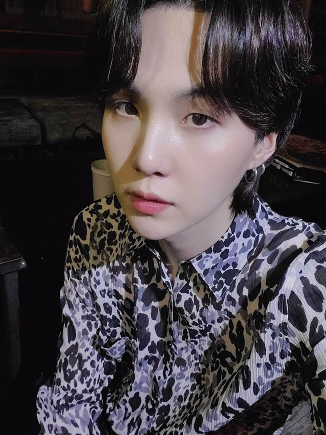 BTS, Suga sau phẫu thuật, Suga chưa thể nhấc nổi tay trái, Suga phát VLive, Suga