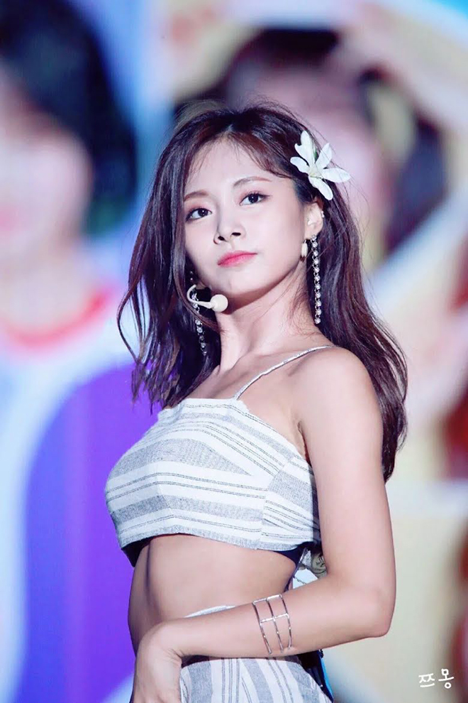 Twice, Tzuyu. Tzuyu Twice với visual như các công chúa Disney, Cinderella, Elsa