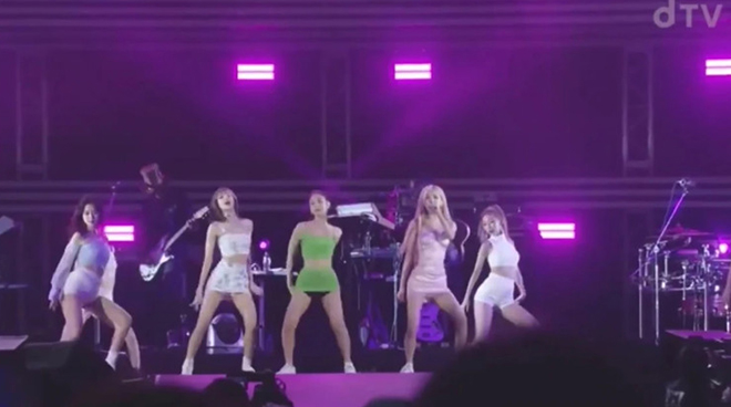 Blackpink, Jennie, Jennie trang phục nhức mắt, Lisa, Rose, Jisoo Blackpink, Jennie Blackpink lại mặc trang phục sân khấu gây nhức mắt, fan phàn nàn, Jennie Blackpink