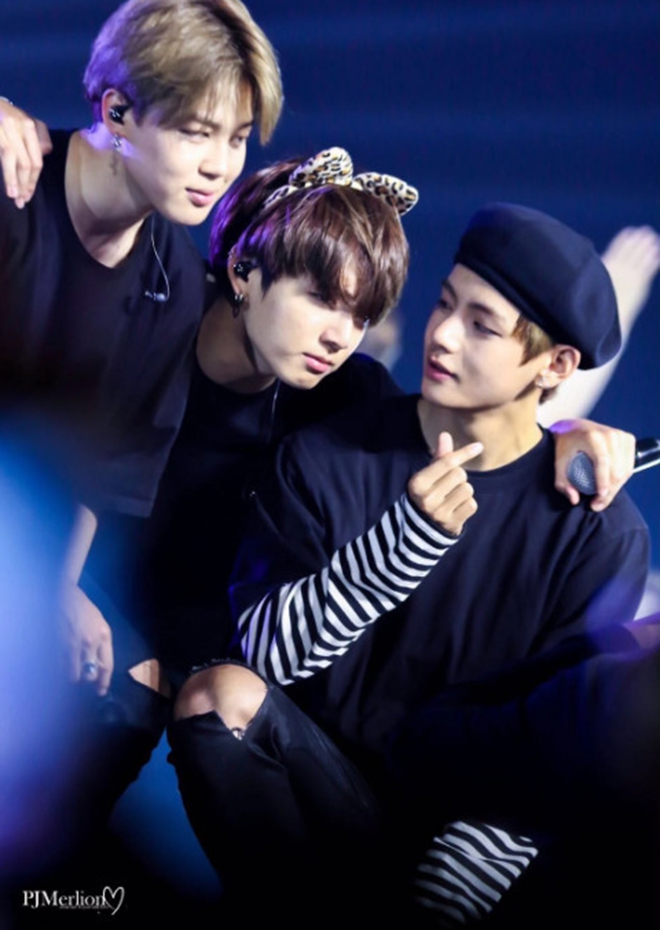 BTS, Jimin, V BTS, Jungkook, V đuổi Jungkook, Jungkook xâm phạm riêng tư Jimin