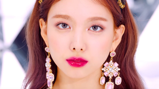 Twice tái xuất với album mini thứ 8 Feel Special, tung teaser mới của Nayeon