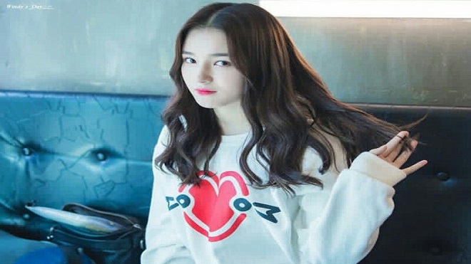 Nancy Momoland đăng ảnh xinh đẹp ở trời Tây sau tin đồn hẹn hò