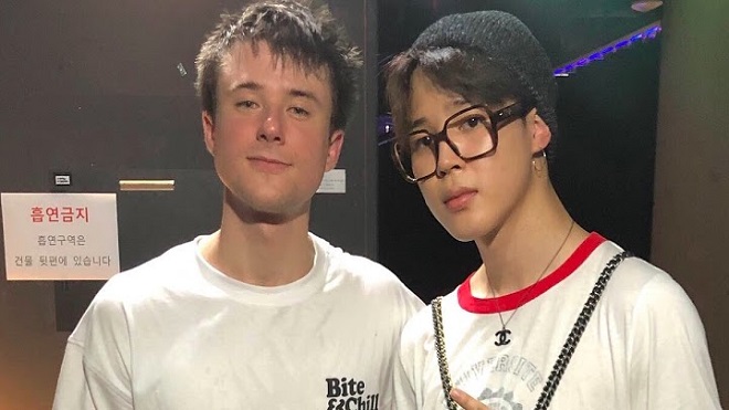 Jimin BTS 'đánh lẻ' tới xem đêm diễn của Alec Benjamin tại Seoul