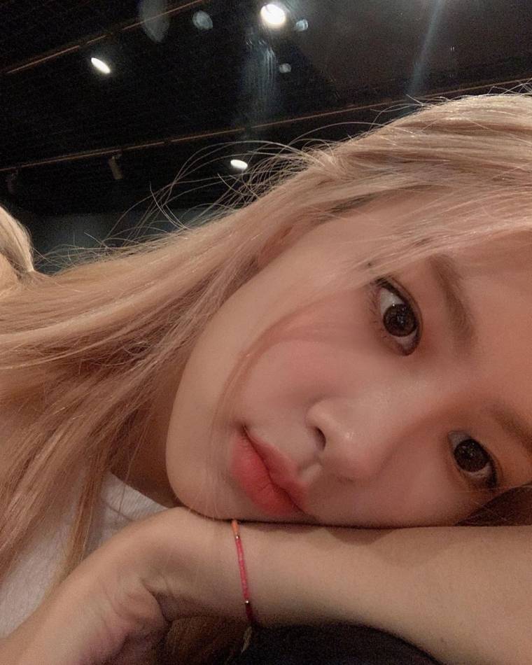 Blackpink, Rosé Blackpink, ảnh selfie của Blackpink, blackpink comeback, Rosé solo, Rosé Blackpink khoe sắc đẹp vạn người mê trên Instagram, Blackpink Instagram