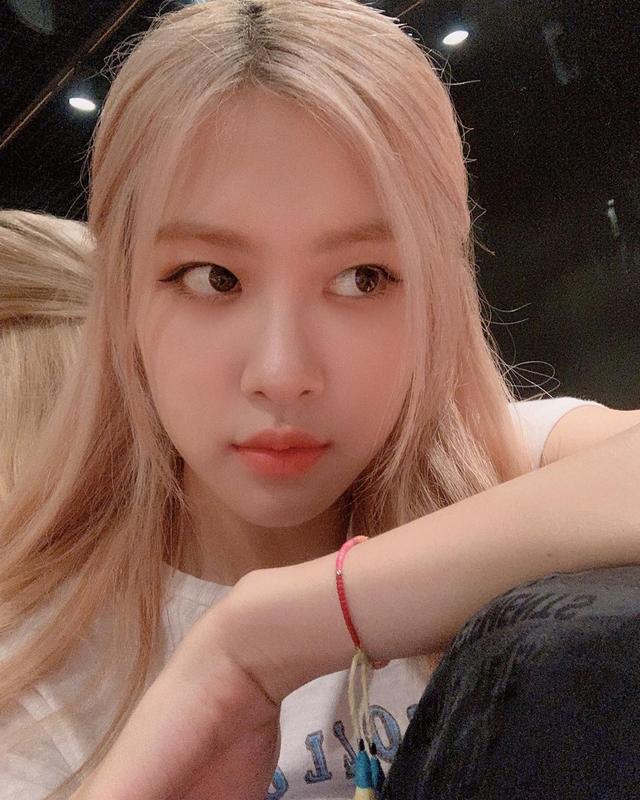 Blackpink, Rosé Blackpink, ảnh selfie của Blackpink, blackpink comeback, Rosé solo, Rosé Blackpink khoe sắc đẹp vạn người mê trên Instagram, Blackpink Instagram