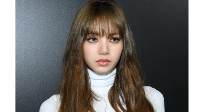 Lisa Blackpink đẹp như 'búp bê sống' tại show diễn của Celine