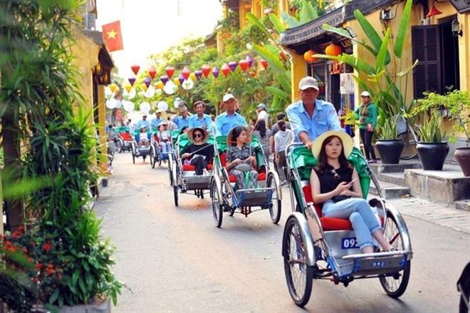 Trong ảnh: Khách du lịch trong và ngoài nước tham quan phố cổ Hội An. Ảnh: Minh Đức – TTXVN Hoi An ancient town-Quang Nam The ancient city of Hoi An in the central province of Quang Nam was a renowned international trade port in the 17th century where ships from Japan, China, and European countries docked to exchange wares. Covering 60 sq.km, Hoi An has 22.5 sq.km of agriculture and forest land and 11 sq.km of lakes and channels. In 2012, it was shortlisted for the top ten Asian cities in the US-magazine Conde Nast's Traveler's Readers Choice Awards. The following year, the UNESCO-recognised world heritage city was chosen for the Townscape Award by the UN-Habitat Regional Office in Asia. Hoi An food has also been honoured by prestigious magazines and websites globally, ranking sixth in TripAdvisor. Meanwhile, cooking in Hoi An was also named among the top 10 international travel experiences by Lonely Planet. VNA Photo: Minh Đức.