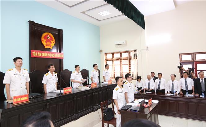 Trong ảnh: Hội đồng xét xử tuyên án sơ thẩm đối với các bị cáo. Ảnh: Dương Giang - TTXVN