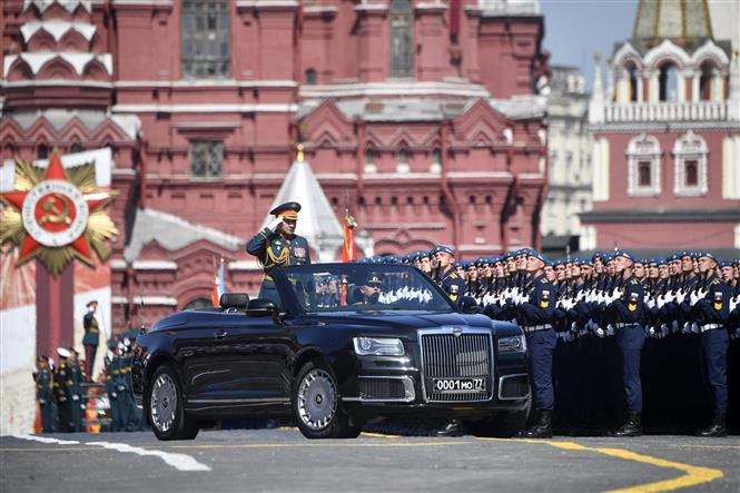 Trong ảnh: Bộ trưởng Quốc phòng Nga Sergei Shoigu trong lễ duyệt binh nhân kỷ niệm 75 năm chiến thắng trong Chiến tranh Vệ quốc vĩ đại, tại Quảng trường Đỏ ở thủ đô Moskva ngày 24/6/2020. Ảnh: AFP/TTXVN