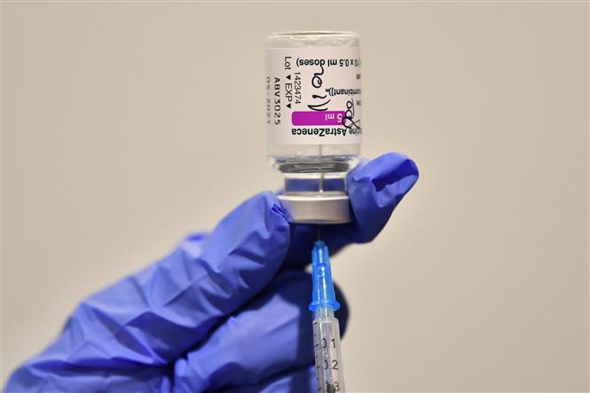 Vaccine ngừa COVID-19 của hãng dược phẩm AstraZeneca. Ảnh: PAP/ TTXVN