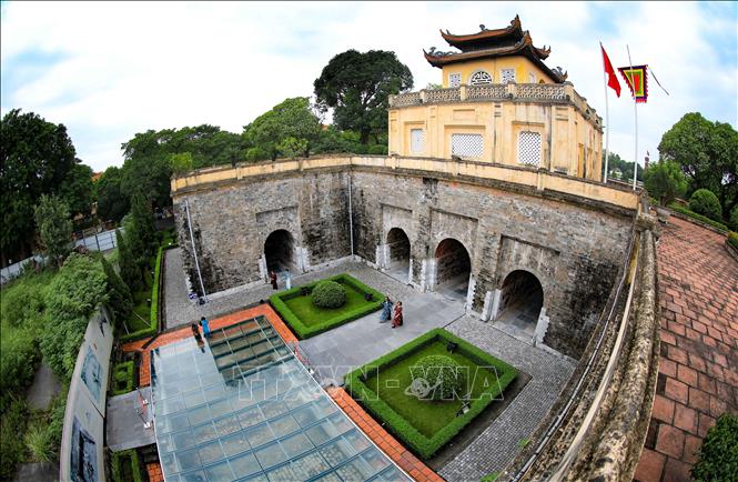 Hoàng Thành Thăng Long, Tiến lịch đón Xuân sang, đón Xuân, Tết Nguyên đán