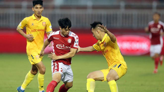 Công Phượng giành cú đúp giải thưởng tháng tại V-League