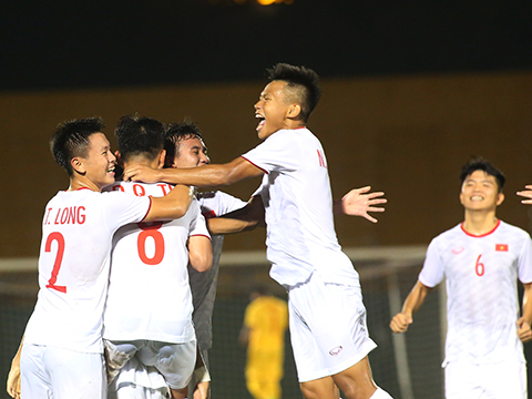 Thắng U18 Singapore 3-0, U18 Việt Nam đang tạm xếp nhì bảng B với 6 điểm. Ảnh: VFF