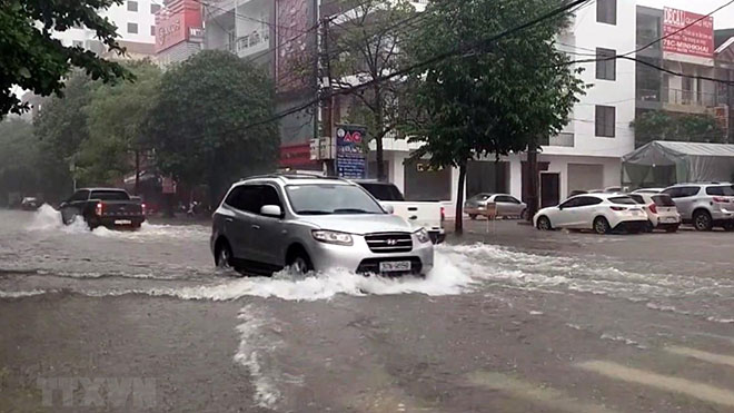 Mưa lớn tại Trung Bộ kéo dài đến ngày 25/10, Hà Nội thời tiết đẹp